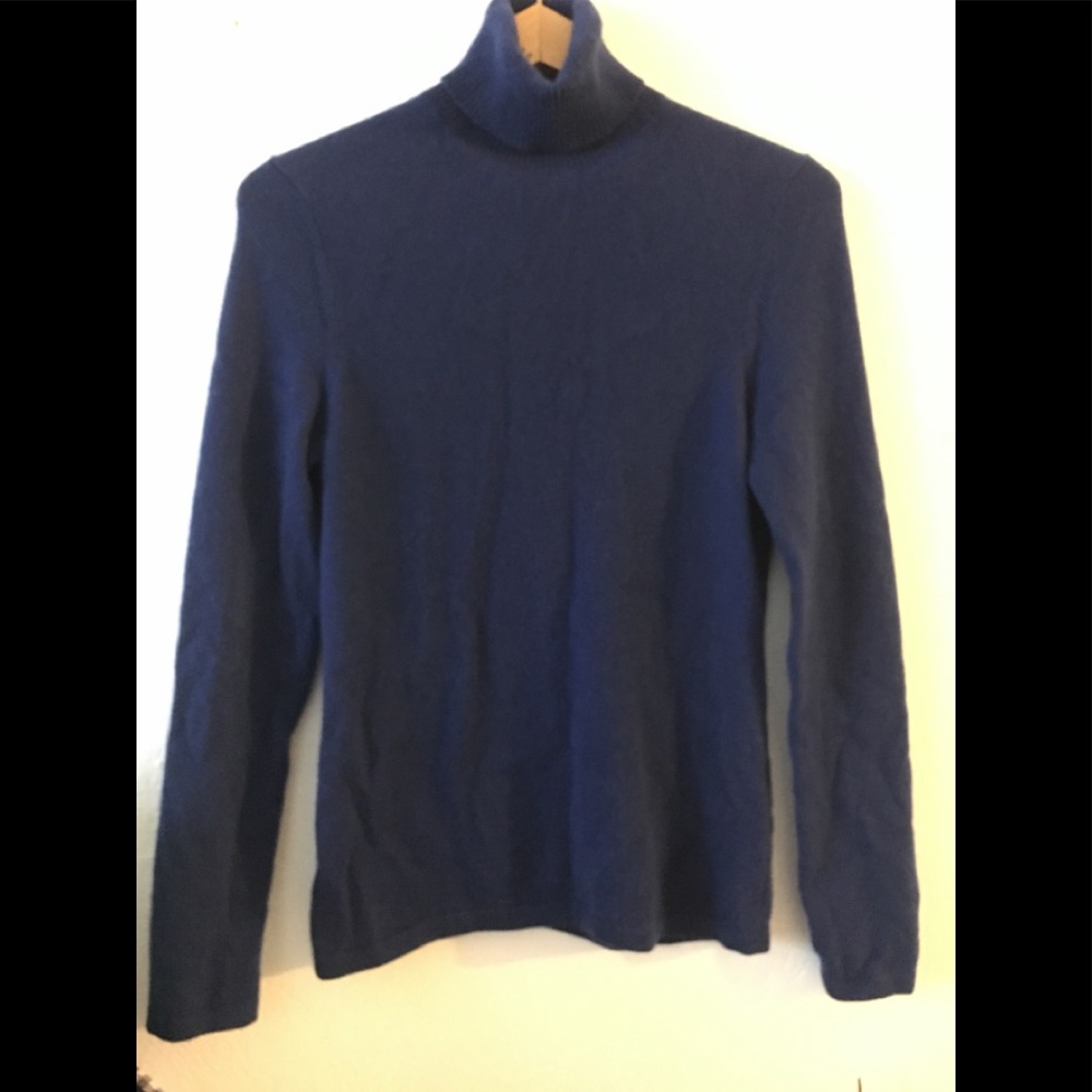 LORD & TAYLOR TURTLENECK SWEATER